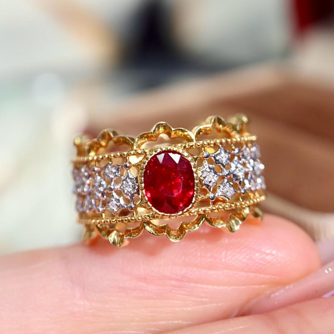 14k Gold 0.84 Ctw Vivid Red Natural Ruby & Diamond Ring: Ref:231188001 // gold content:14k gold // ring size:7. 25us // // main gemstone:ruby // shape:oval // carat weight:0. 79ct // color:vivid red // treatment:natural // // adjacent gemstone 2 : diamond /
