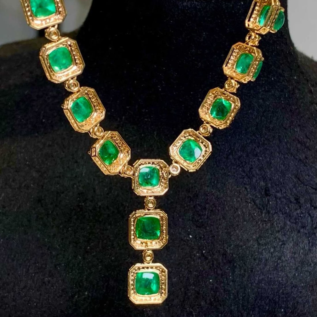 14k Gold 11.5 Ct Natural Emerald & Diamond Necklace - 2