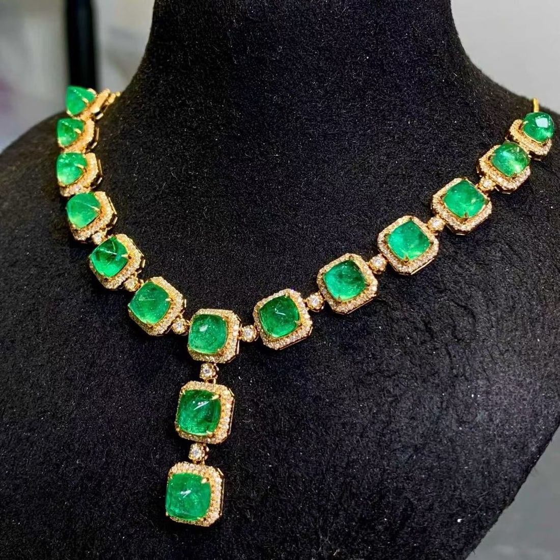 14k Gold 11.5 Ct Natural Emerald & Diamond Necklace - 3