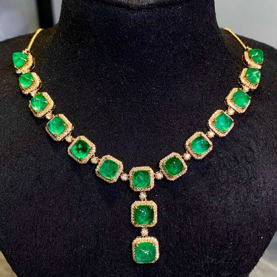14k Gold 11.5 Ct Natural Emerald & Diamond Necklace - 4