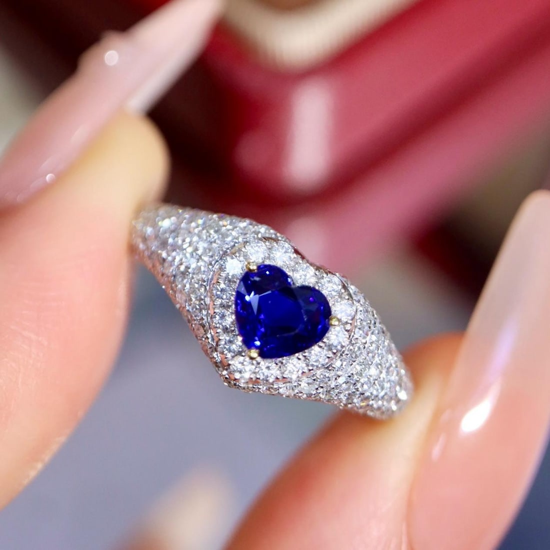 14k Gold 1.36 Ctw Vivid Blue Natural Sapphire & Diamond Ring: Ref:231188004 // gold content:14k gold // ring size:7. 25us // // main gemstone:sapphire // shape:heart // carat weight:0. 57ct // color:vivid blue // treatment:natural // // adjacent gemstone 2 :