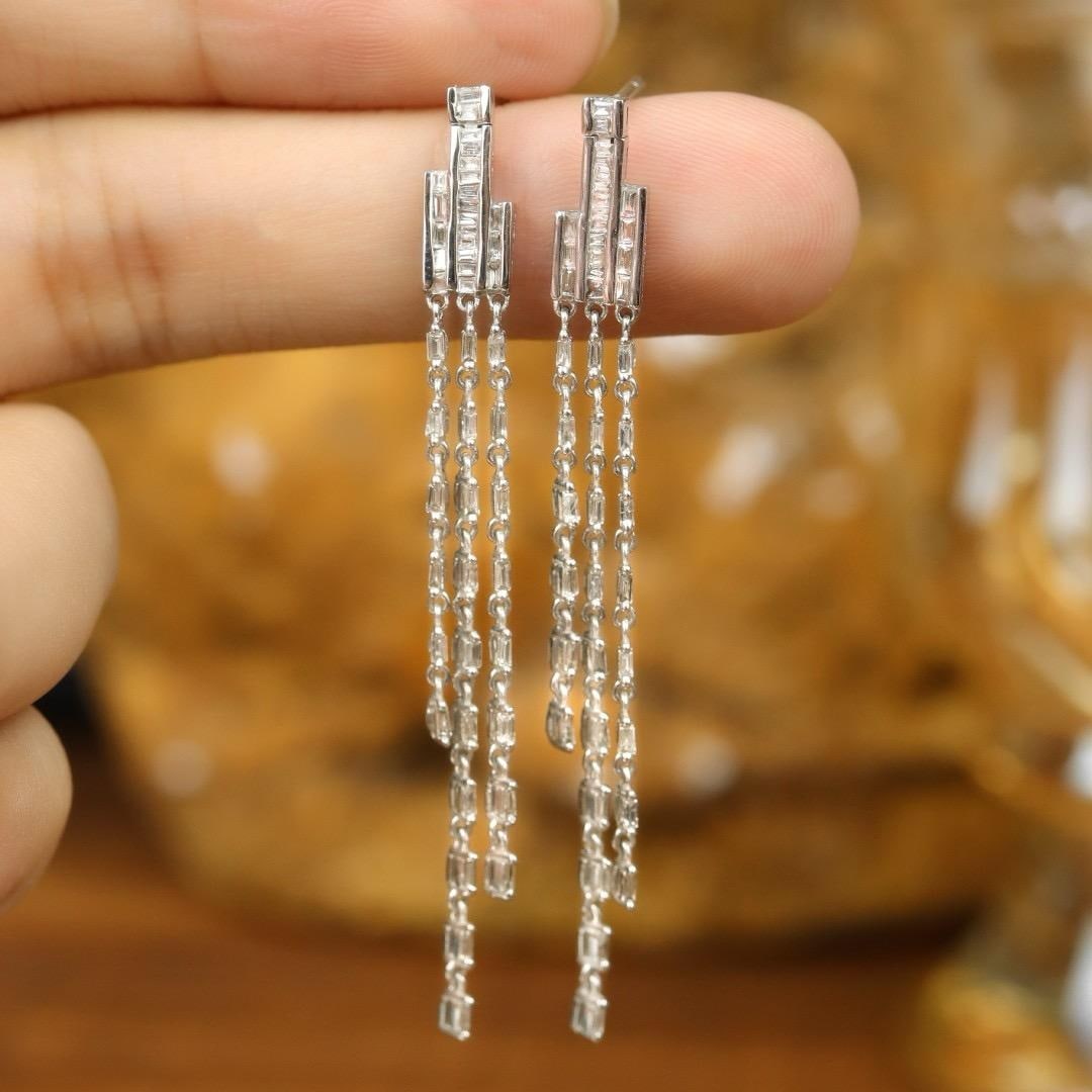 14k Gold 0.50 Ct Natural H Diamond Earrings: Ref:231188010 // gold content:14k gold // main gemstone:diamond // shape:baguette // carat weight:0. 50ct // clarity grade:vs-si // color:h // treatment:natural // Condition: New Low Estimate: 1700.00