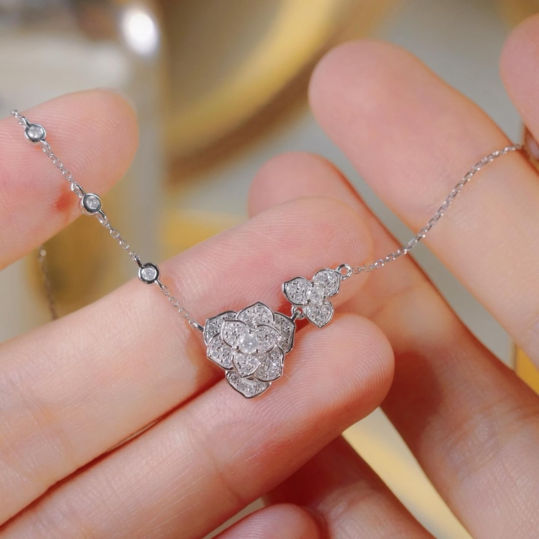 14k Gold 0.45 Ct Natural H Diamond & Flowers Necklace: Ref:231188011 // gold content:14k gold // main gemstone:diamond // shape:round // carat weight:0. 45ct // clarity grade:vs-si // color:h // treatment:natural // cut grade:g // Condition: New Low