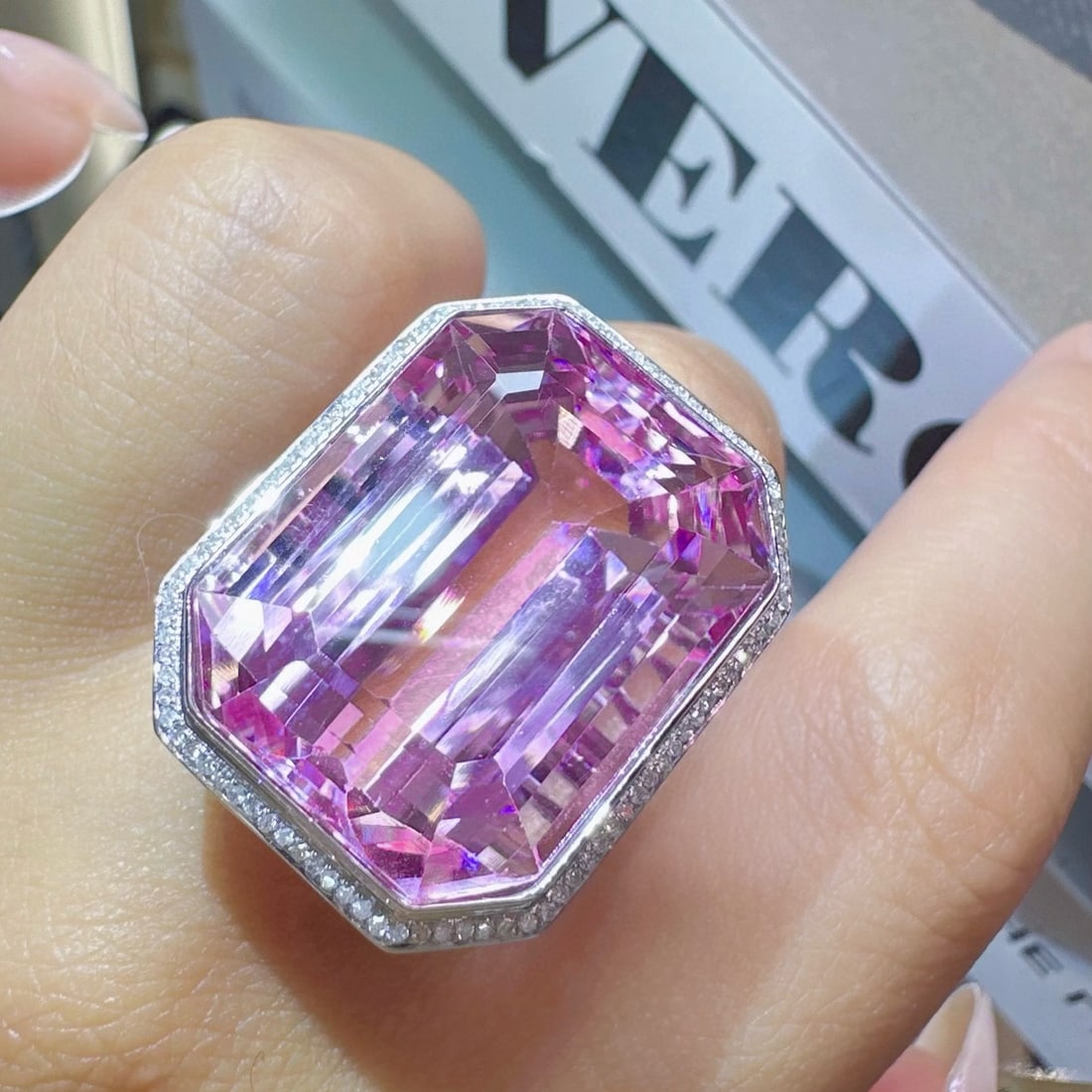 14k Gold 44.28 Ctw Natural Kunzite & Diamond Ring - 3
