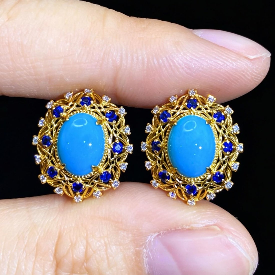 14k Gold 2.64 Ctw Natural Blue Turquoise & Diamond Earrings: Ref:231188019 // gold content:14k gold // main gemstone:blue turquoise // shape:oval // carat weight:2. 5ct // color:blue // treatment:natural // // adjacent gemstone 2 : diamond // shape:round //