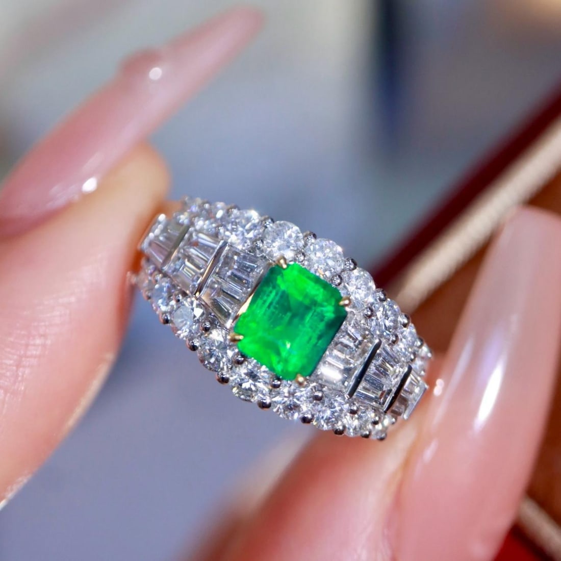 14k Gold 0.93 Ctw Vivid Green Natural Emerald & Diamond Ring: Ref:231188029 // gold content:14k gold // ring size:7. 25us // // main gemstone:emerald // shape:octagonal // carat weight:0. 61ct // color:vivid green // treatment:natural // // adjacent gemstone 2 :