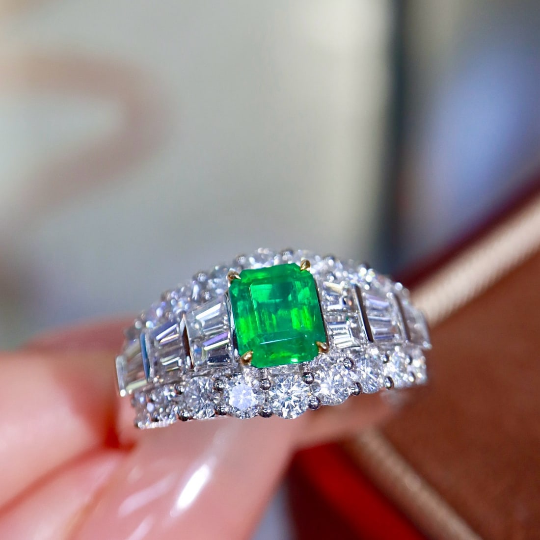 14k Gold 0.93 Ctw Vivid Green Natural Emerald & Diamond Ring - 3