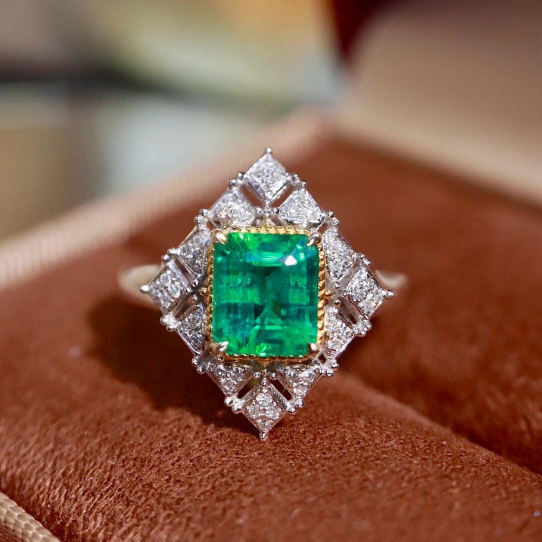 14k Gold 1.66 Ctw Natural Emerald & Diamond Ring: Ref:231188034 // gold content:14k gold // ring size:7. 25us // // main gemstone:emerald // shape:octagonal // carat weight:1. 50ct // color:green // treatment:natural // // adjacent gemstone 2 :