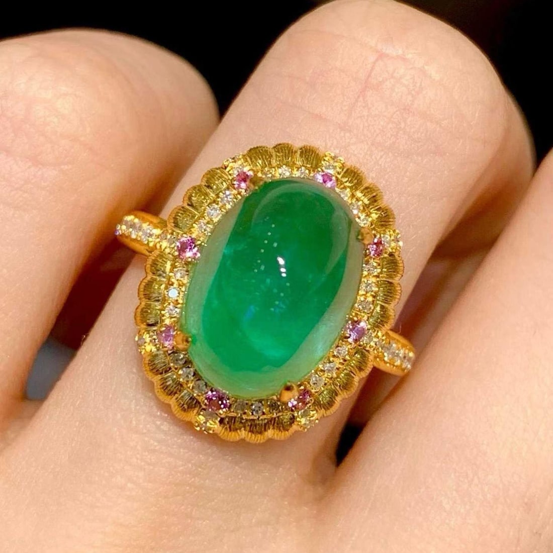14k Gold 5.88 Ct Natural Emerald & Diamond Ring: Ref:231188036 // gold content:14k gold // ring size:7. 25us // // main gemstone:emerald // shape:oval // carat weight:5. 88ct // color:green // treatment:natural // // adjacent gemstone 2 : diamond