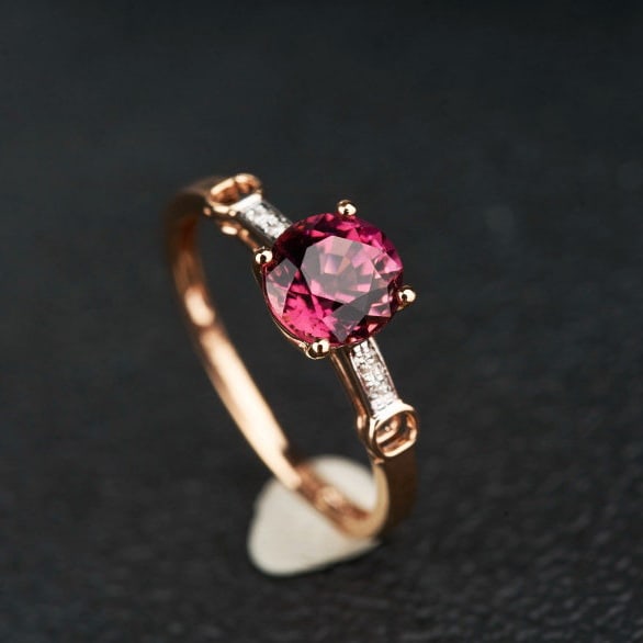 14k Gold 1.36 Ct Natural Tourmaline & Diamond Ring: Ref:231188062 // gold content:14k gold // ring size:7. 25us // // main gemstone:tourmaline // shape:oval // carat weight:1. 36ct // color:red // treatment:natural // // adjacent gemstone 2 : diamond