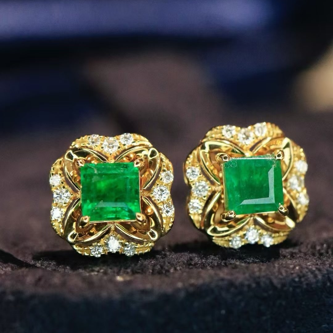 14k Gold 0.64 Ctw Vivid Green Natural Emerald & Diamond Earrings: Ref:231188077 // gold content:14k gold // main gemstone:emerald // shape:square // carat weight:0. 54ct // color:vivid green // treatment:natural // // adjacent gemstone 2 : diamond // shape:round //