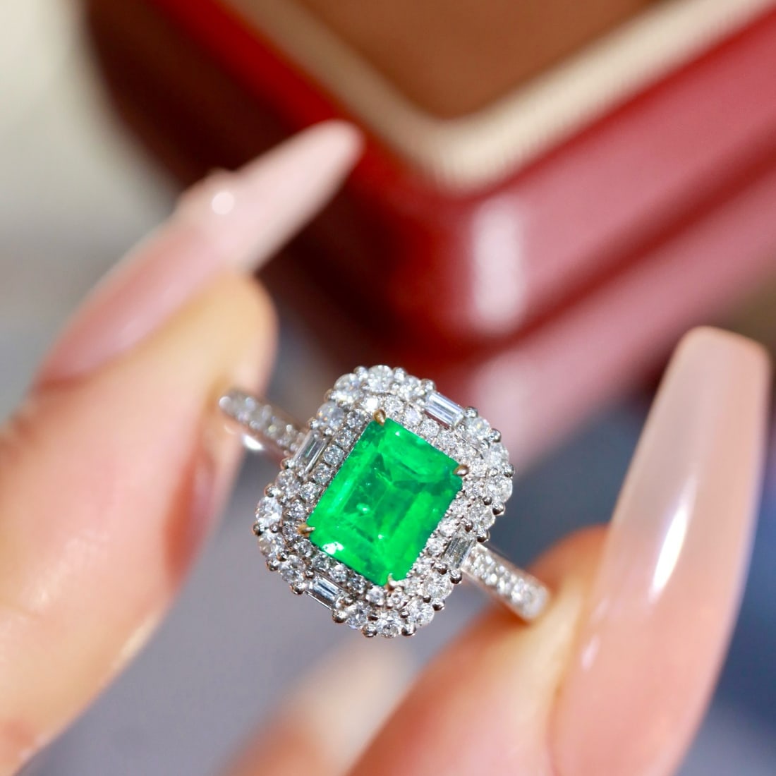 14k Gold 0.98 Ctw Natural Emerald & Diamond Ring: Ref:231188084 // gold content:14k gold // ring size:7. 25us // // main gemstone:emerald // shape:octagonal // carat weight:0. 65ct // color:green // treatment:natural // // adjacent gemstone 2 :