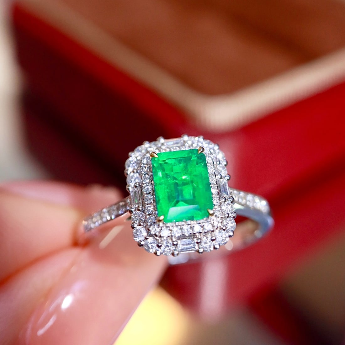 14k Gold 0.98 Ctw Natural Emerald & Diamond Ring - 3