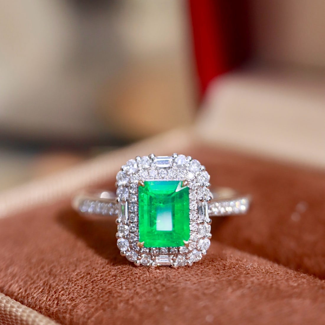14k Gold 0.98 Ctw Natural Emerald & Diamond Ring - 4