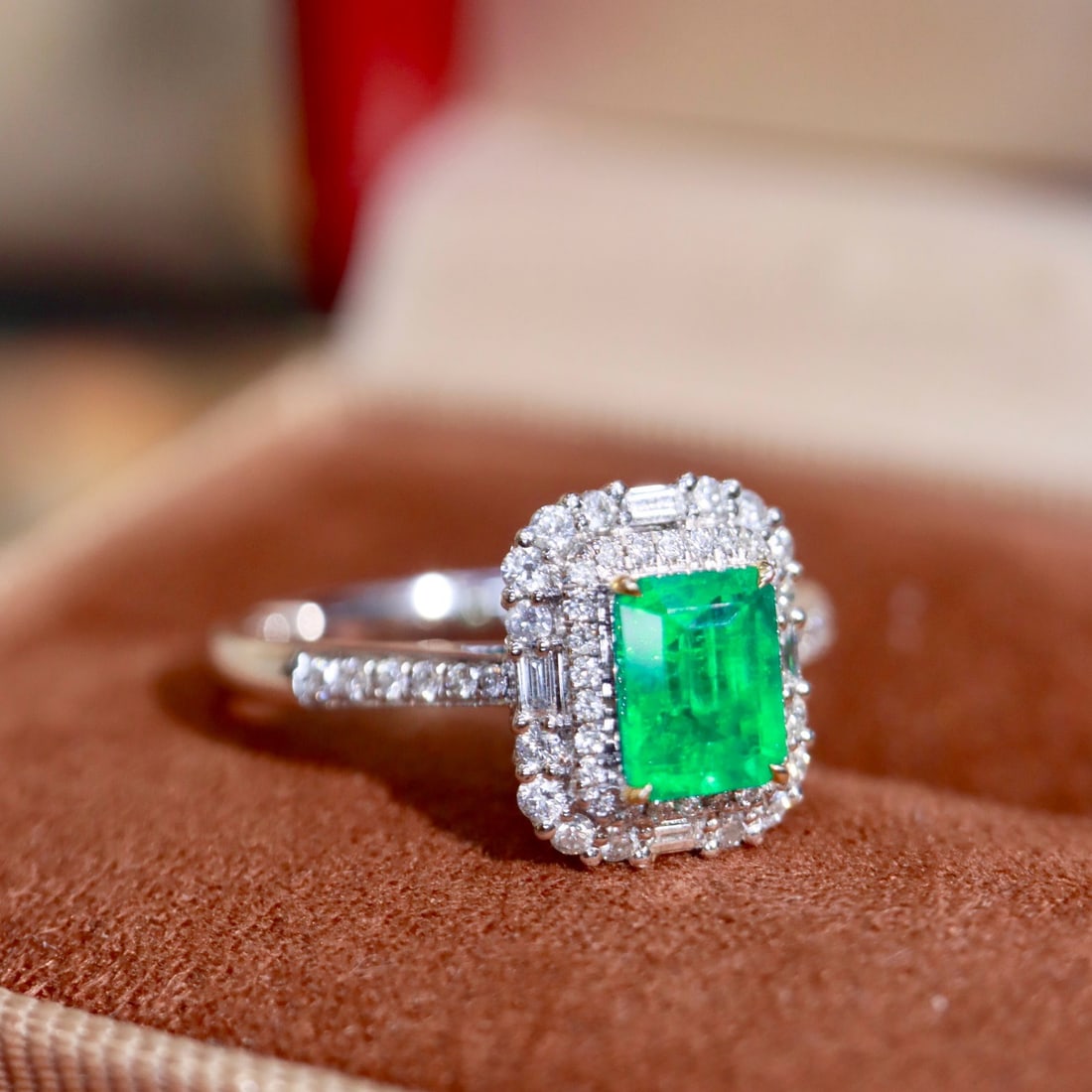 14k Gold 0.98 Ctw Natural Emerald & Diamond Ring - 5