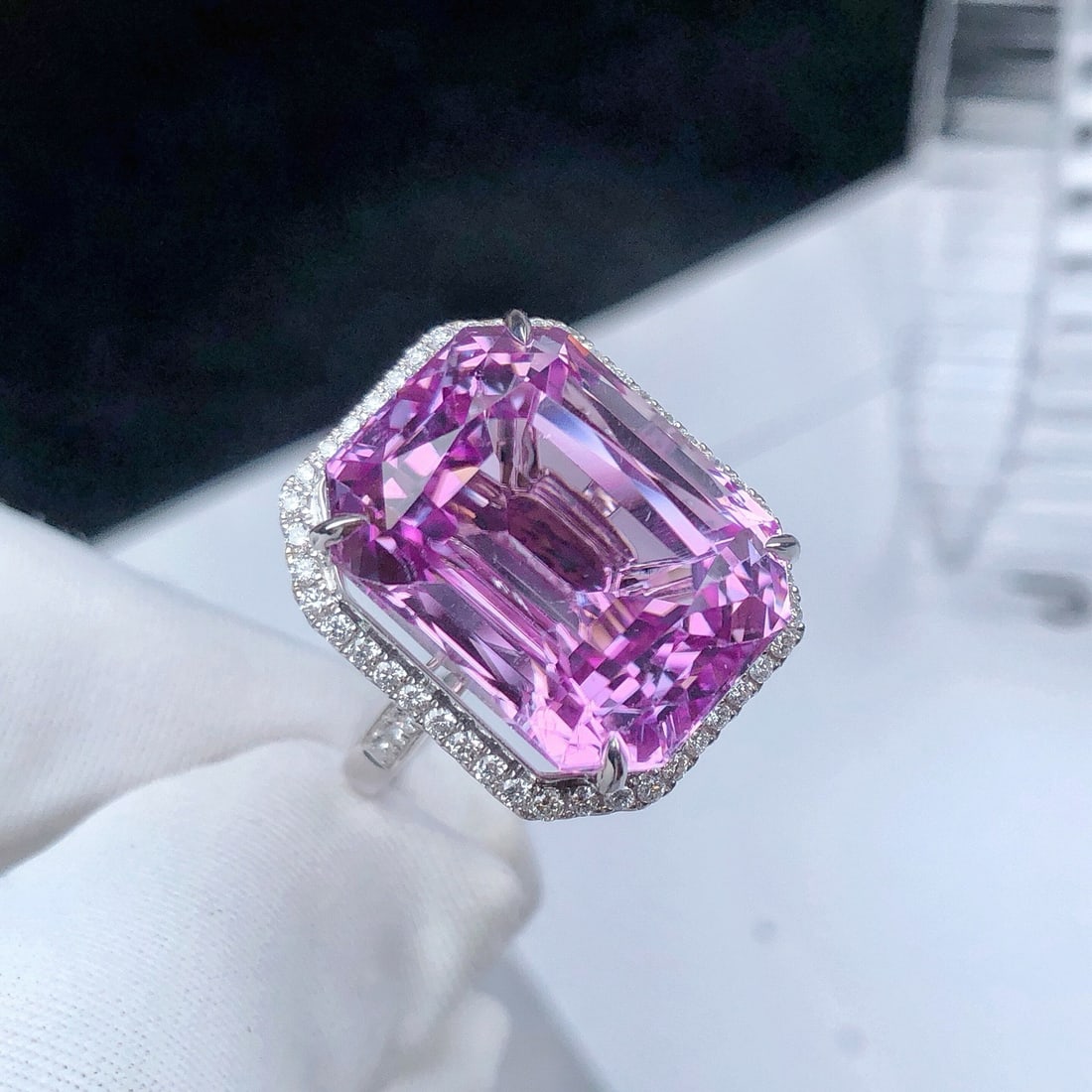 14k Gold 23.21 Ctw Natural Kunzite & Diamond Ring - 2