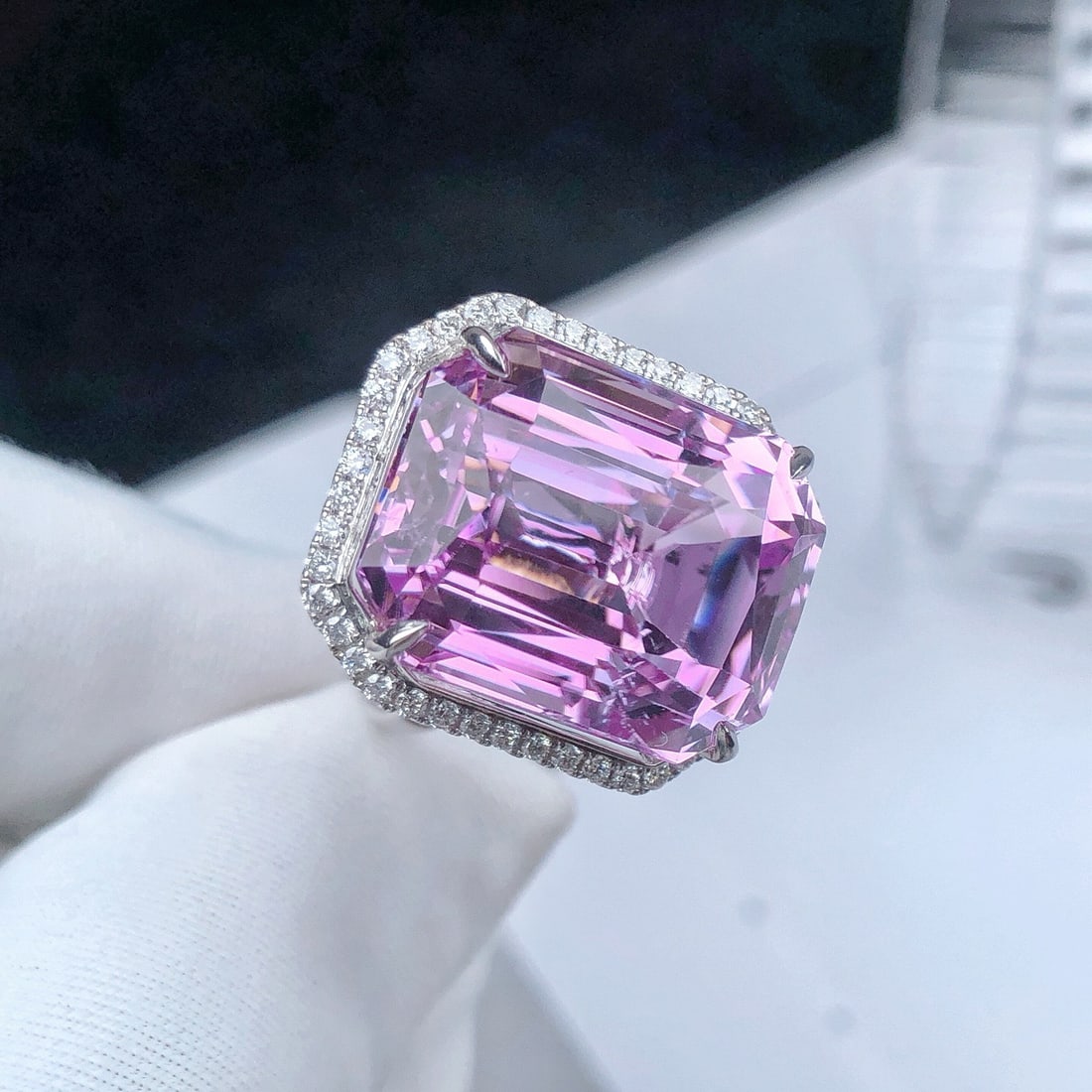 14k Gold 23.21 Ctw Natural Kunzite & Diamond Ring - 4