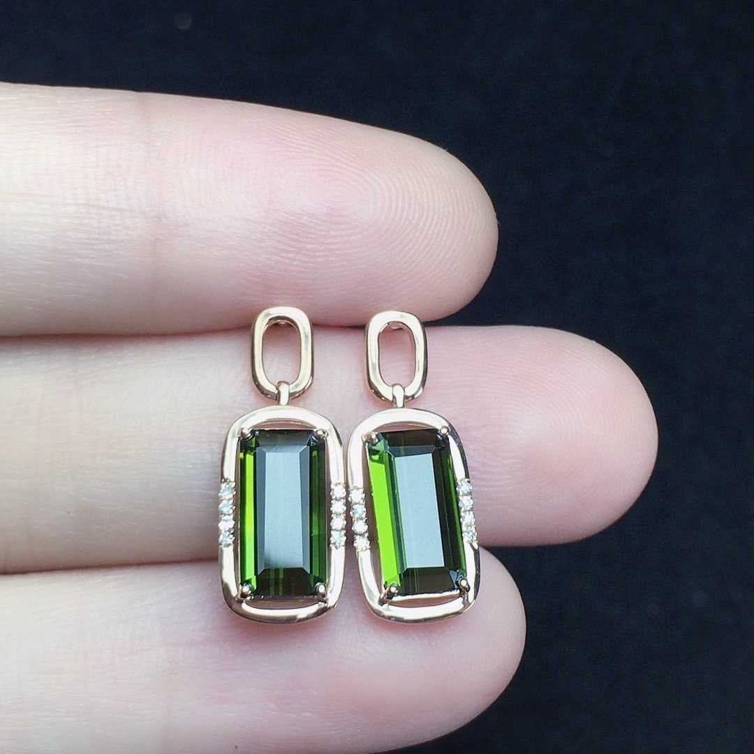 14k Gold 2.76 Ct Natural Tourmaline & Diamond Earrings: Ref:231188107 // gold content:14k gold // main gemstone:tourmaline // shape:octagonal // carat weight:2. 76ct // color:green // treatment:natural // // adjacent gemstone 2 : diamond // number of stone