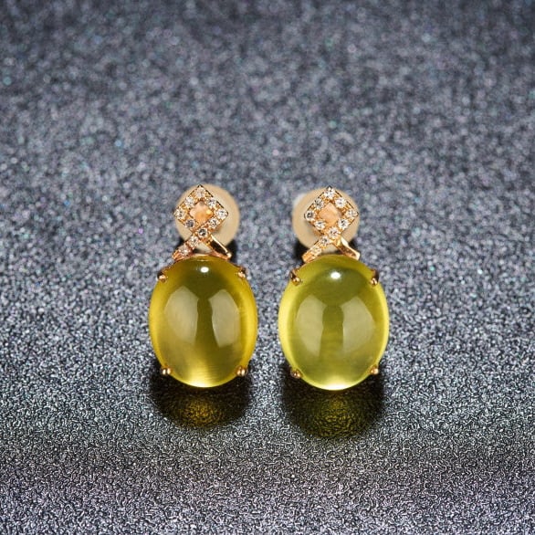 14k Gold 8.2 Ct Natural Prehnite & Diamond Earrings: Ref:231188114 // gold content:14k gold // main gemstone:prehnite // shape:oval // carat weight:8. 2ct // color:yellow // treatment:natural // // adjacent gemstone 2 : diamond // shape:round //