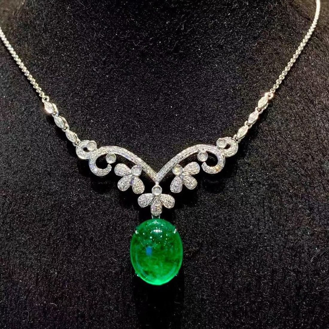14k Gold 6.6 Ct Natural Emerald & Diamond Necklace - 2