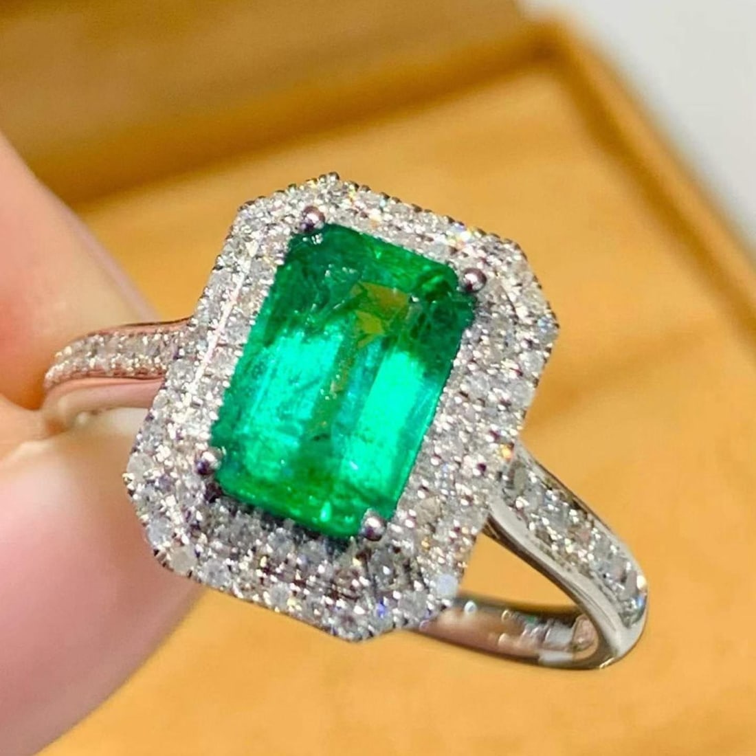 14k Gold 1.3 Ct Natural Emerald & Diamond Ring: Ref:231188125 // gold content:14k gold // ring size:7. 25us // // main gemstone:emerald // shape:octagonal // carat weight:1. 3ct // color:green // treatment:natural // // adjacent gemstone 2 :