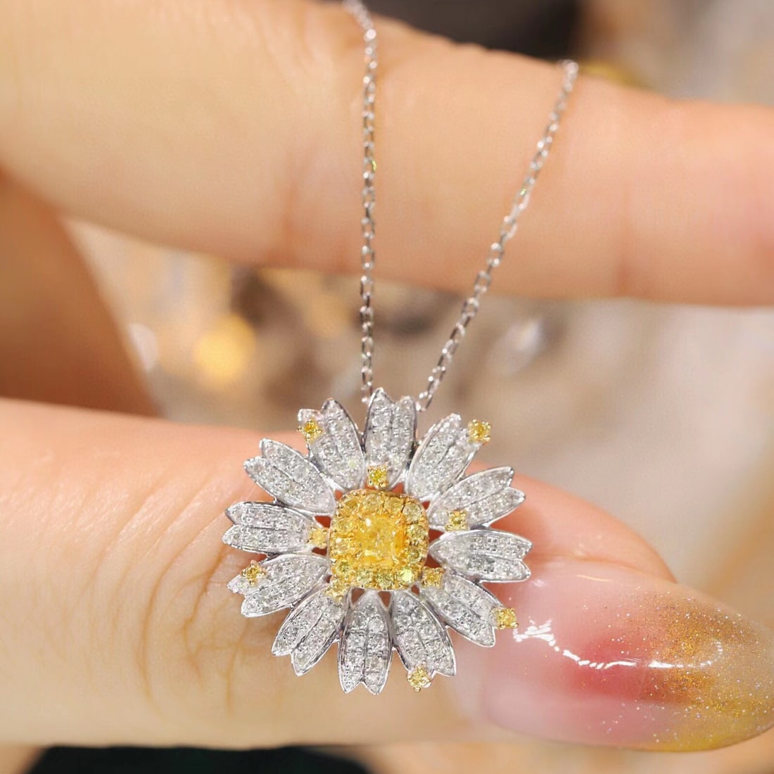 14k Gold 0.70 Ct Natural Color Diamond & Flowers Necklace - 3