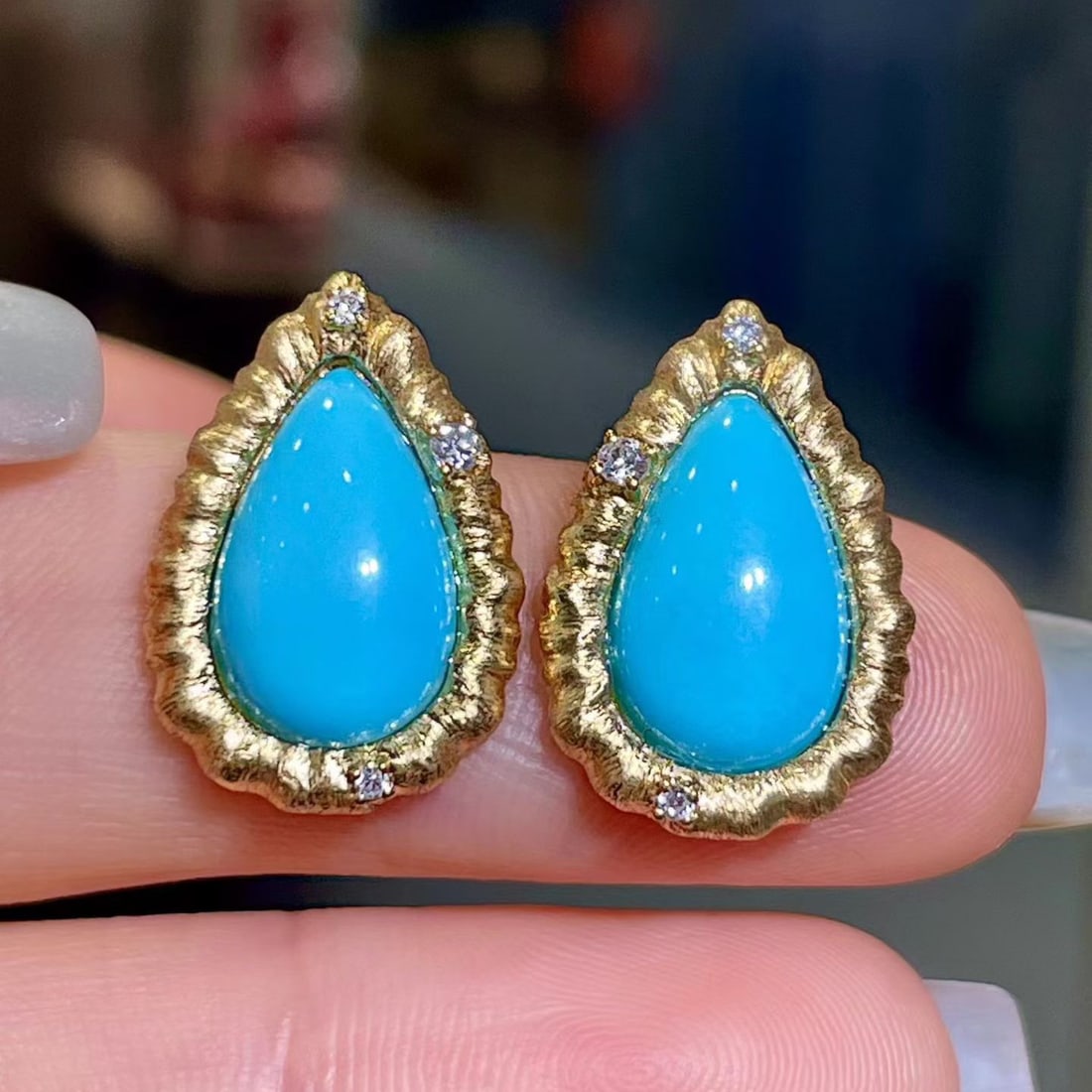 14k Gold 5.10 Ctw Natural Blue Turquoise & Diamond Earrings: Ref:231188154 // gold content:14k gold // main gemstone:blue turquoise // shape:pear // carat weight:5. 01ct // color:blue // treatment:natural // // adjacent gemstone 2 : diamond // shape:round //
