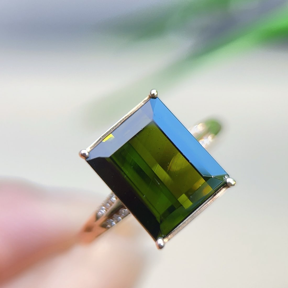 14k Gold 4.30 Ctw Natural Tourmaline & Diamond Ring: Ref:231188155 // gold content:14k gold // ring size:7. 25us // // main gemstone:tourmaline // shape:octagonal // carat weight:4. 25ct // color:green // treatment:natural // // adjacent gemstone 2 :