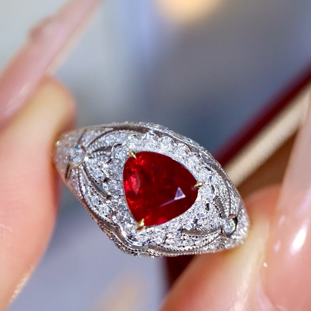 14k Gold 1.59 Ctw Vivid Red Natural Ruby & Diamond Ring: Ref:231188169 // gold content:14k gold // ring size:7. 25us // // main gemstone:ruby // shape:pear // carat weight:1. 08ct // color:vivid red // treatment:natural // // adjacent gemstone 2 : diamond