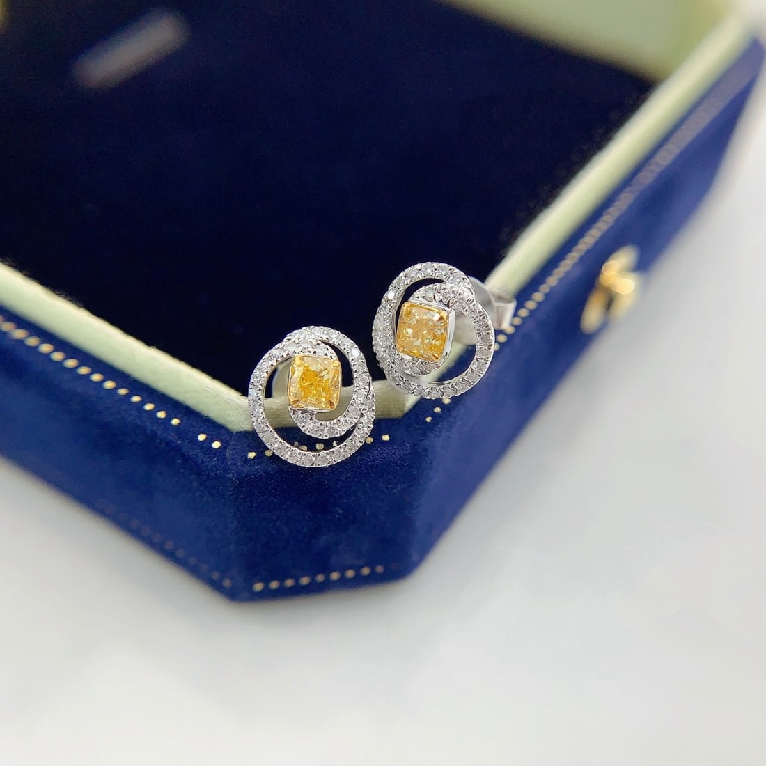 14k Gold 0.52 Ctw Natural Yellow Diamond & Diamond Earrings - 3