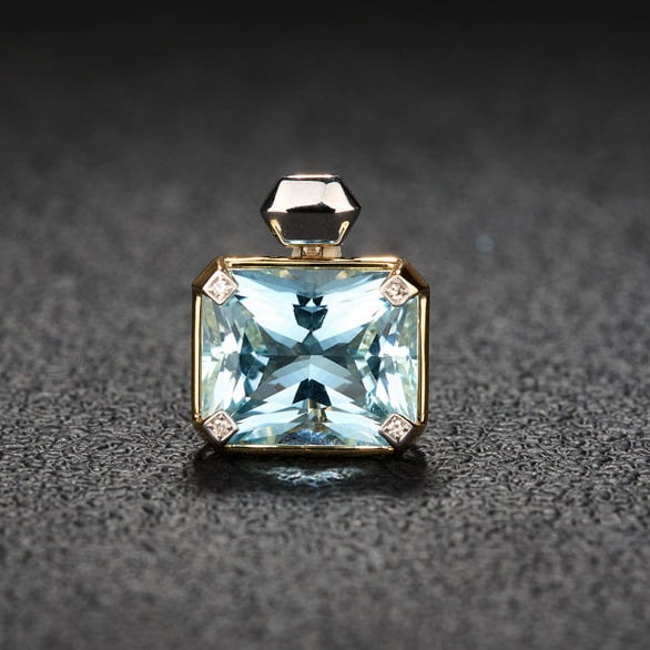 14k Gold 5.31 Ct Natural Aquamarine & Diamond Pendant( Without Chain ): Ref:231188195 // gold content:14k gold // main gemstone:aquamarine // shape:octagonal // carat weight:5. 31ct // color:blue // treatment:natural // // adjacent gemstone 2 : diamond // shape:round // c