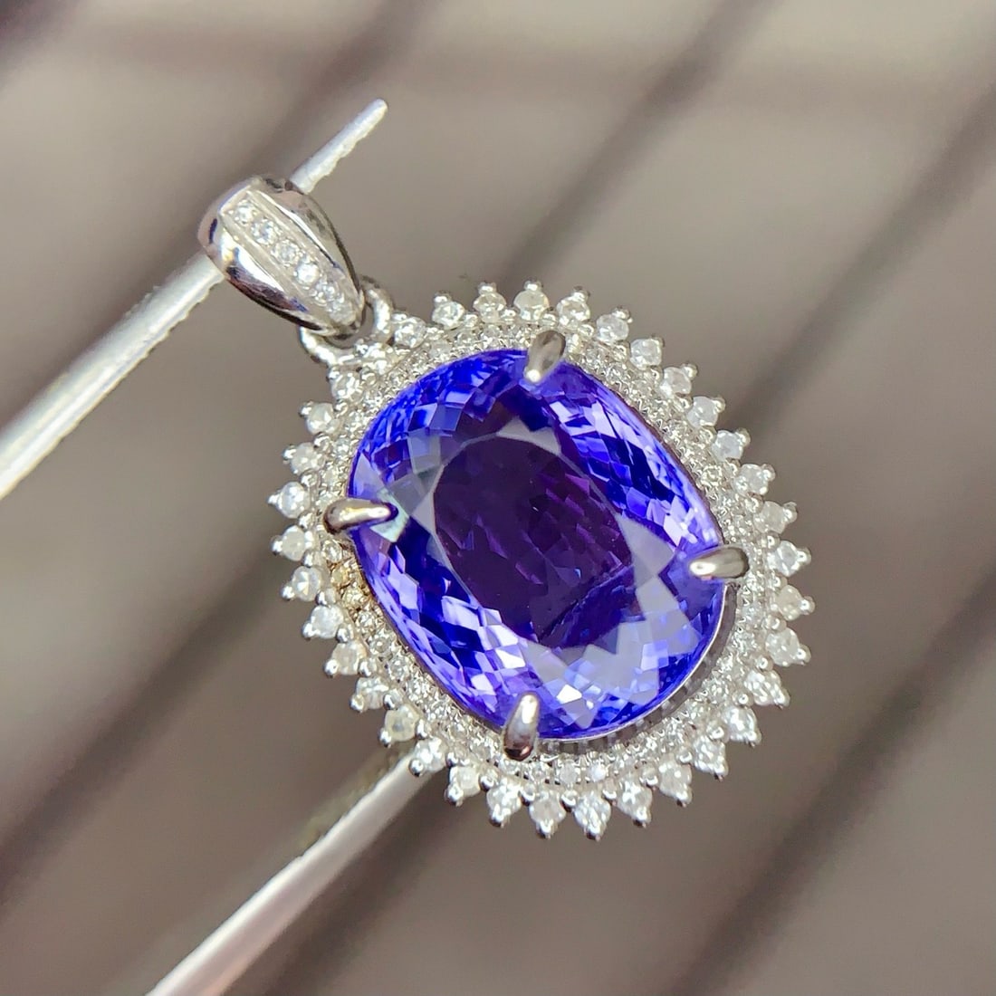 14k Gold 7.5 Ct Natural Tanzanite & Diamond Pendant( Without Chain ) - 2