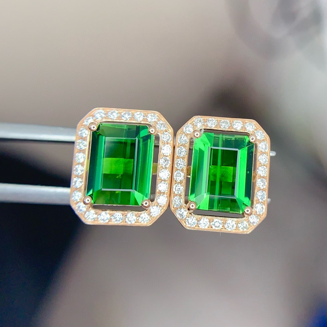 14k Gold 3.5 Ct Natural Tourmaline & Diamond Earrings: Ref:231188205 // gold content:14k gold // main gemstone:tourmaline // shape:octagonal // carat weight:3. 5ct // color:green // treatment:natural // // adjacent gemstone 2 : diamond // shape:round //