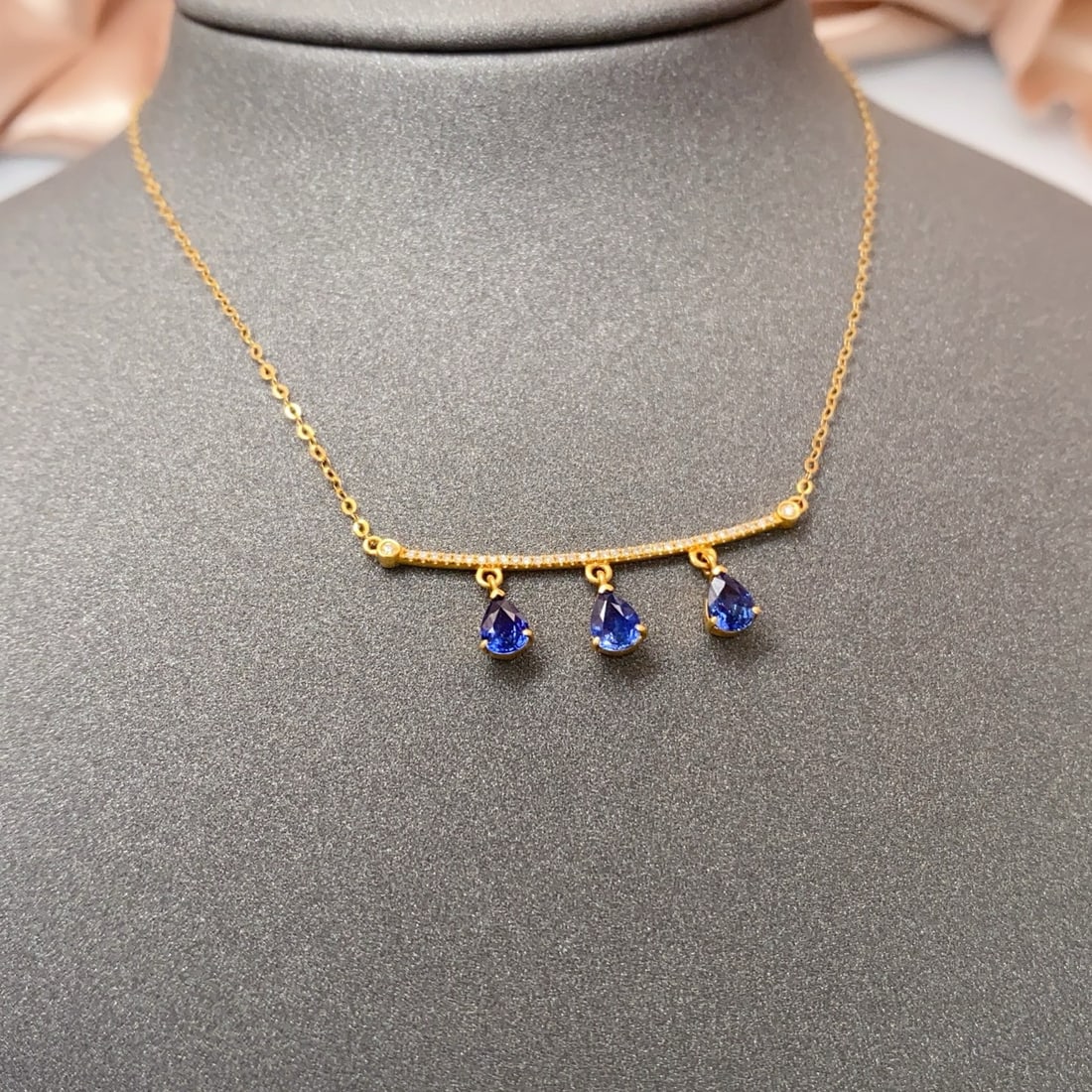 14k Gold 1.25 Ct Natural Sapphire & Diamond Necklace - 6