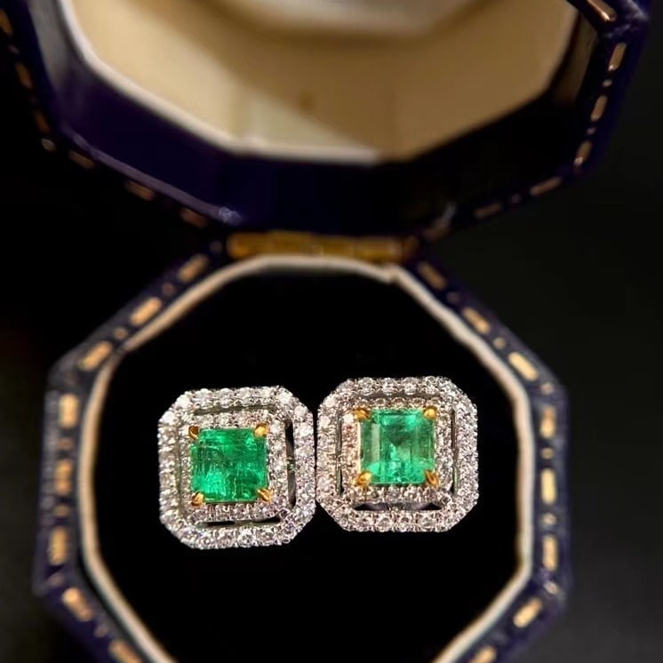14k Gold 0.90 Ctw Natural Emerald & Diamond Earrings: Ref:231188212 // gold content:14k gold // main gemstone:emerald // shape:octagonal // carat weight:0. 60ct // color:green // treatment:natural // // adjacent gemstone 2 : diamond // shape:round //