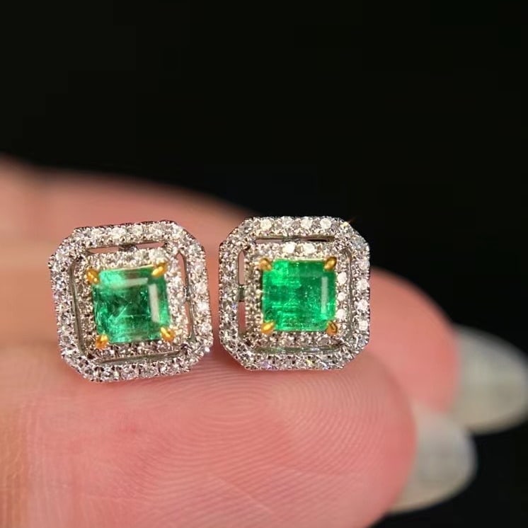 14k Gold 0.90 Ctw Natural Emerald & Diamond Earrings - 2