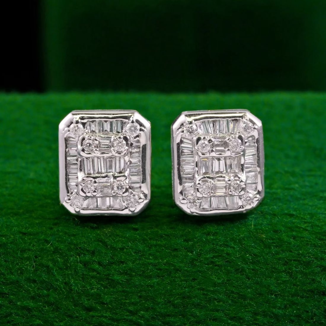 14k Gold 0.5 Ct Natural H Diamond Earrings: Ref:231188224 // gold content:14k gold // main gemstone:diamond // shape:multiple // carat weight:0. 5ct // clarity grade:vs-si // color:h // treatment:natural // Condition: New Low Estimate: 1800.00
