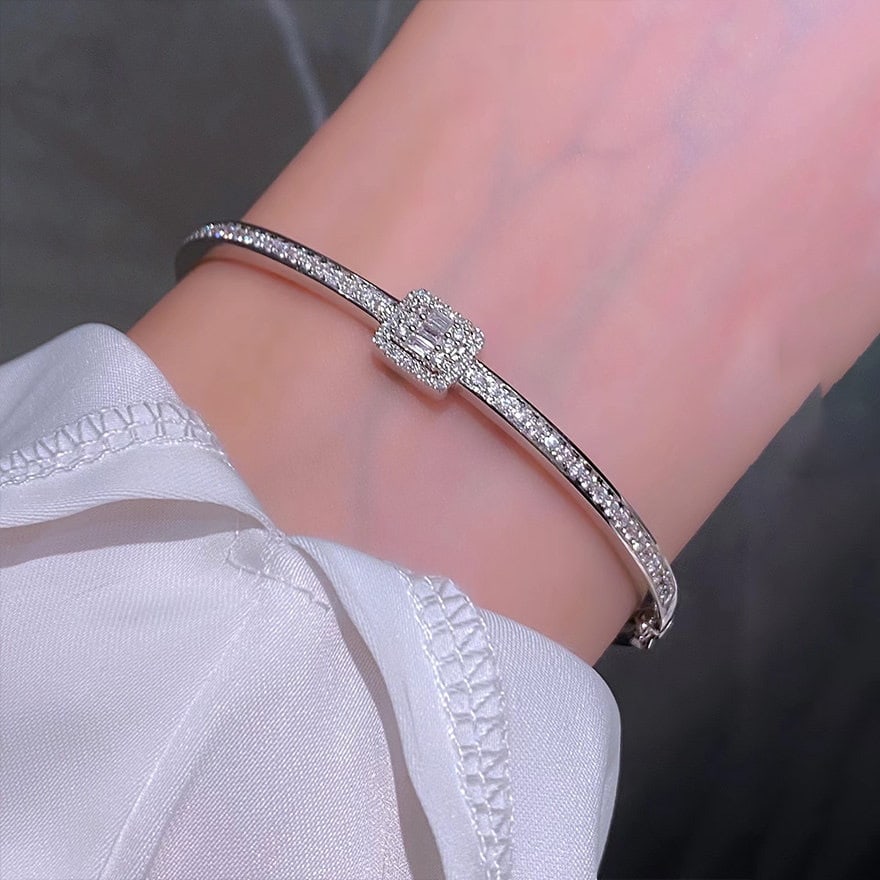 14k Gold 0.63 Ct Natural H Diamond Bangle - 4