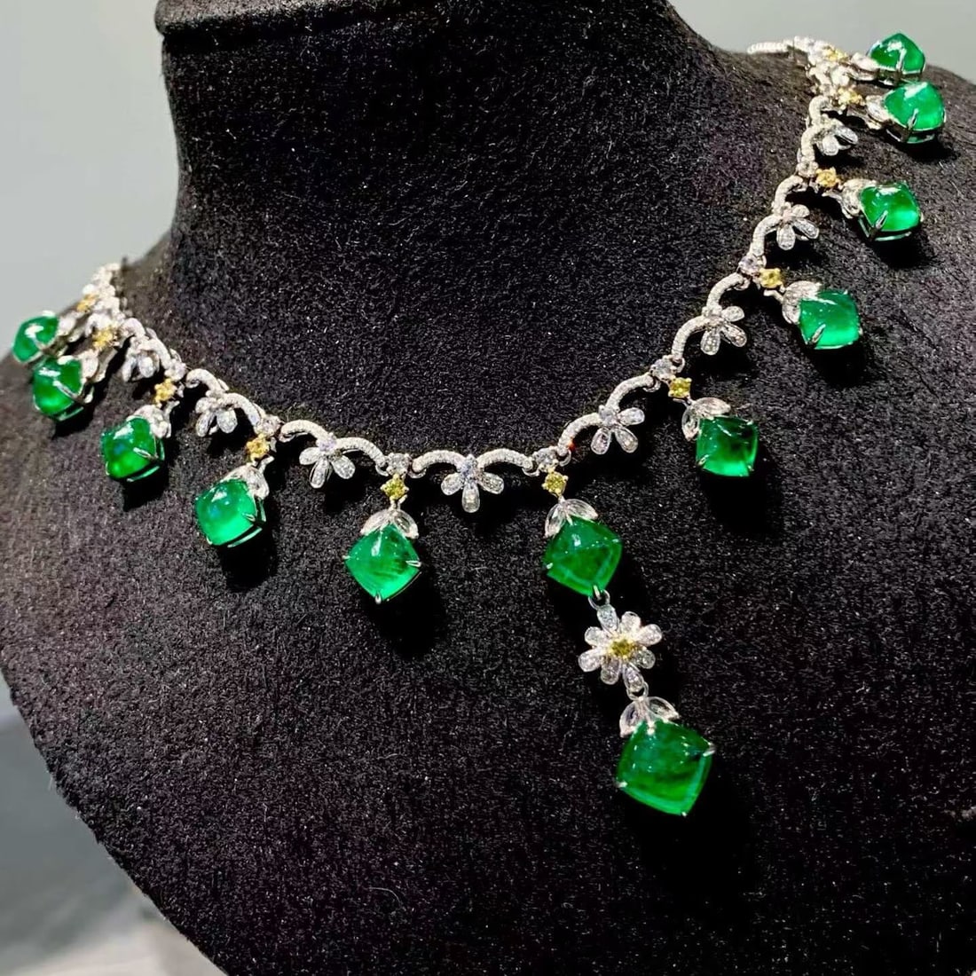 14k Gold 9.3 Ct Natural Emerald & Diamond Necklace - 2