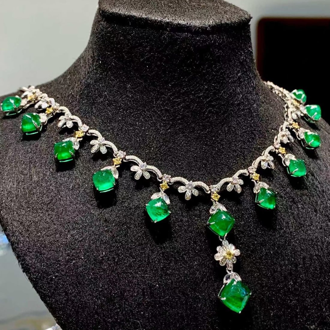 14k Gold 9.3 Ct Natural Emerald & Diamond Necklace - 5