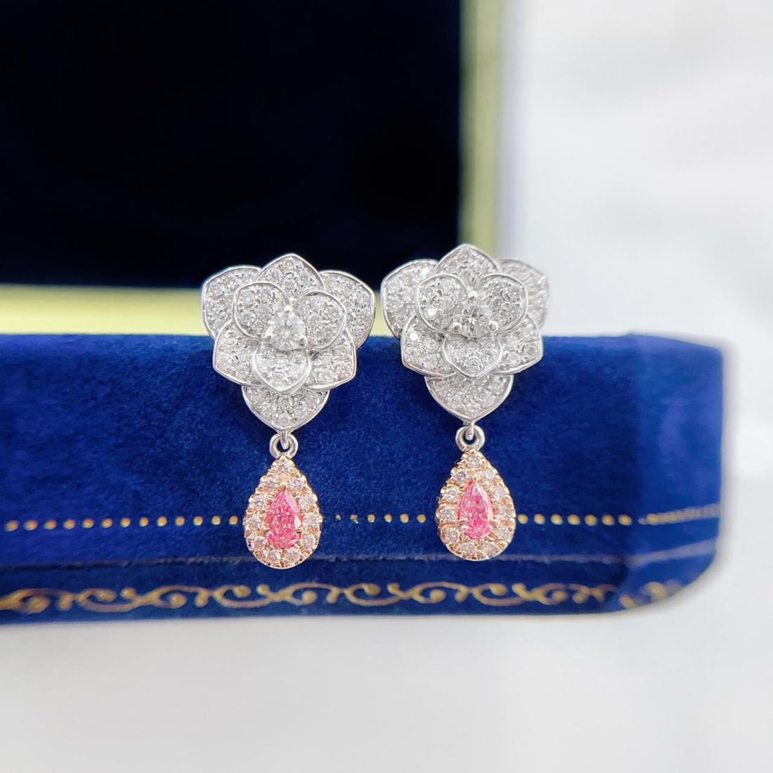 14k Gold 0.66 Ctw Natural Pink Diamond & Diamond & Flowers Earrings: Ref:231188241 // gold content:14k gold // main gemstone:pink diamond // shape:pear // carat weight:0. 12ct // color:pink // treatment:natural // // adjacent gemstone 2 : diamond // shape:round // cara