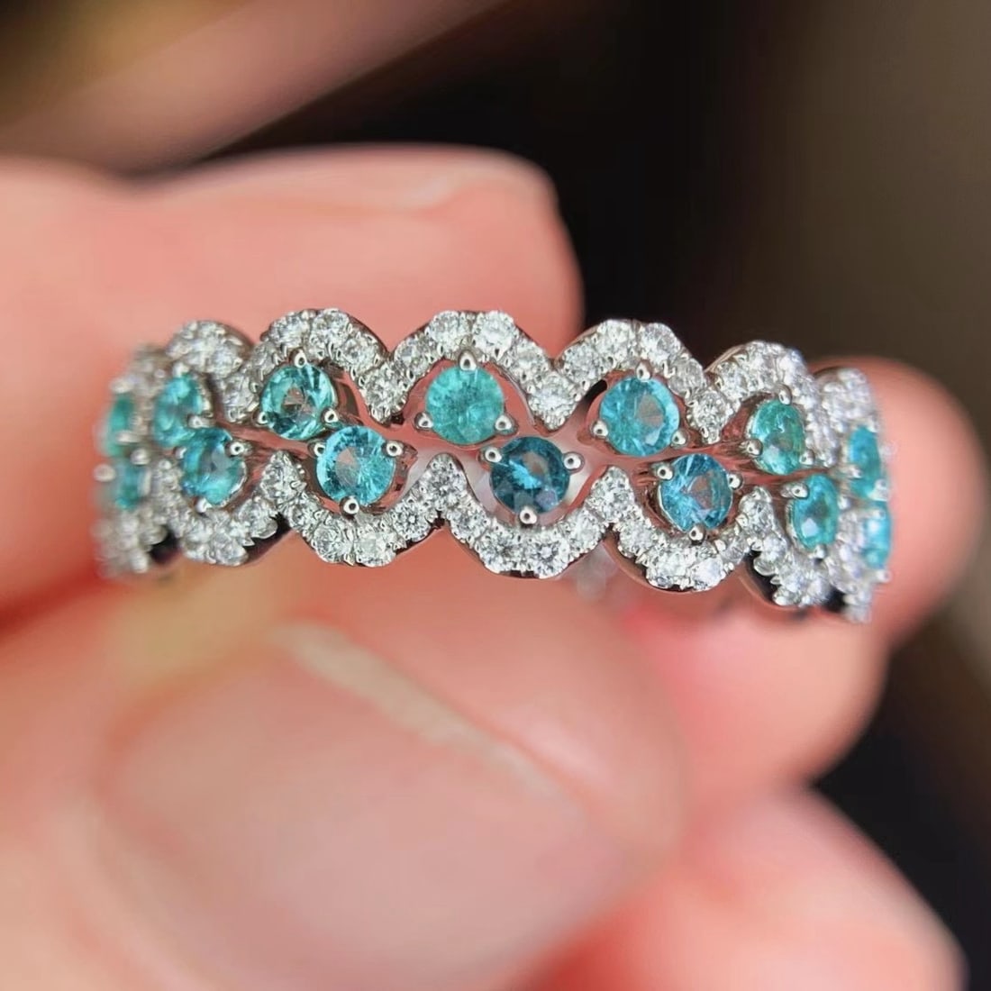 14k Gold 1.16 Ctw Natural Paraiba Tourmaline & Diamond Ring: Ref:231188246 // gold content:14k gold // ring size:7. 25us // // main gemstone:paraiba tourmaline // shape:round // carat weight:0. 65ct // color:blue // treatment:natural // cut grade:g // //