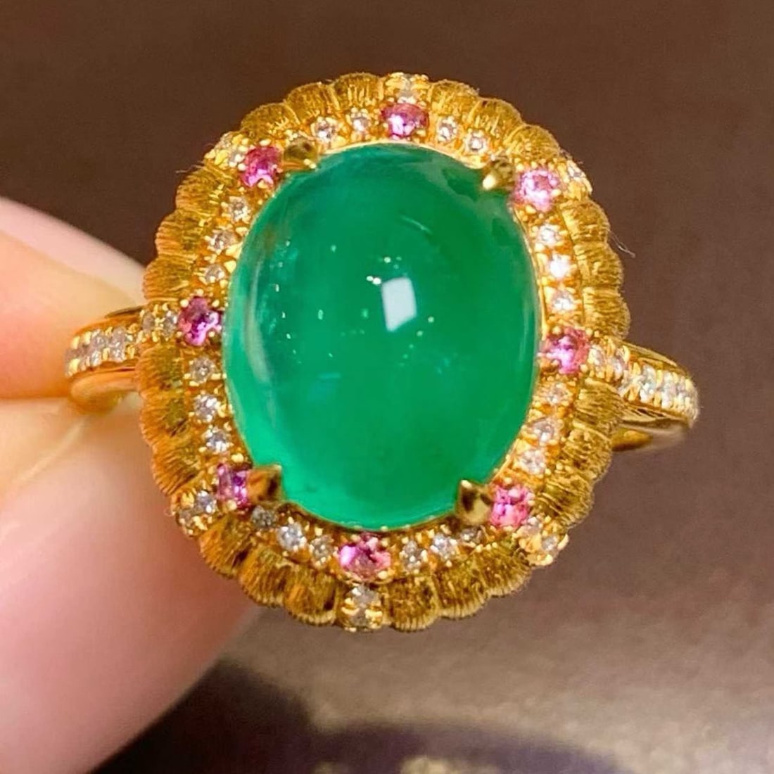 14k Gold 3.5 Ct Natural Emerald & Diamond Ring: Ref:231188262 // gold content:14k gold // ring size:7. 25us // // main gemstone:emerald // shape:oval // carat weight:3. 5ct // color:green // treatment:natural // // adjacent gemstone 2 : diamond //