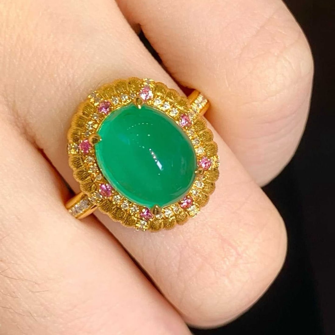 14k Gold 3.5 Ct Natural Emerald & Diamond Ring - 2