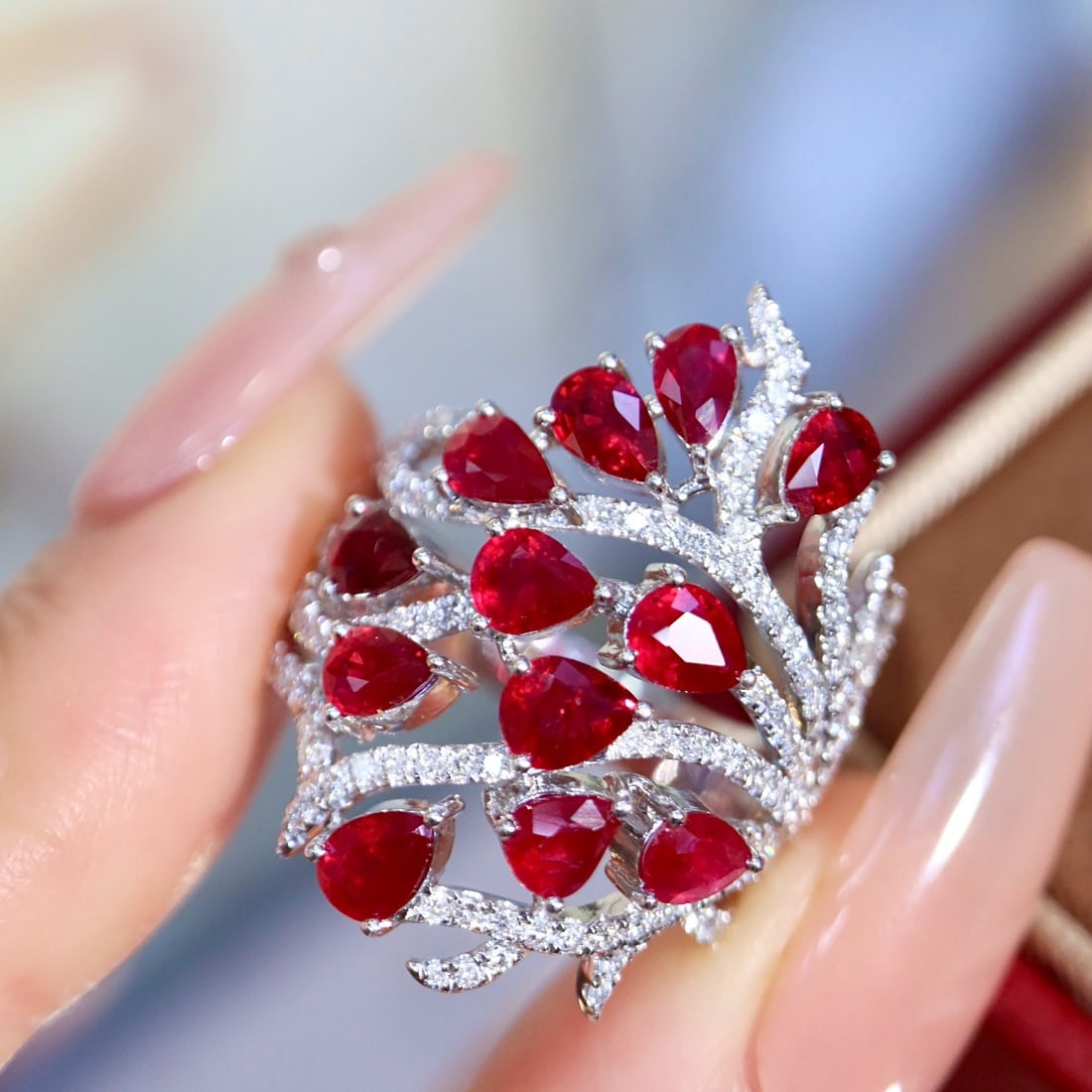 14k Gold 4.35 Ctw Natural Ruby & Diamond Ring: Ref:231188263 // gold content:14k gold // ring size:7. 25us // // main gemstone:ruby // shape:pear // carat weight:3. 60ct // color:red // treatment:natural // // adjacent gemstone 2 : diamond //