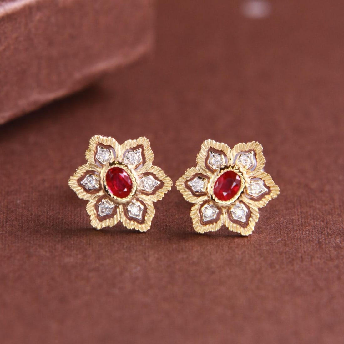 14k Gold 0.36 Ctw Natural Ruby & Diamond Earrings: Ref:231188264 // gold content:14k gold // main gemstone:ruby // shape:oval // carat weight:0. 32ct // color:red // treatment:natural // // adjacent gemstone 2 : diamond // shape:round // carat weight:
