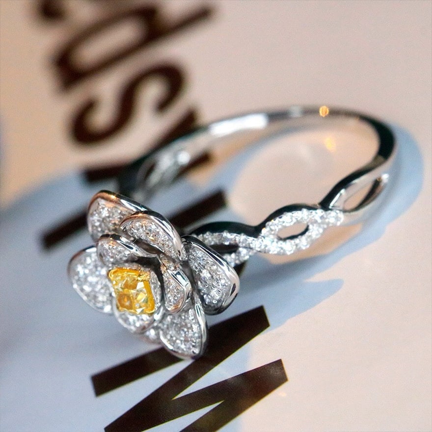 14k Gold 0.4 Ct Natural Color Diamond & Flowers Ring - 2