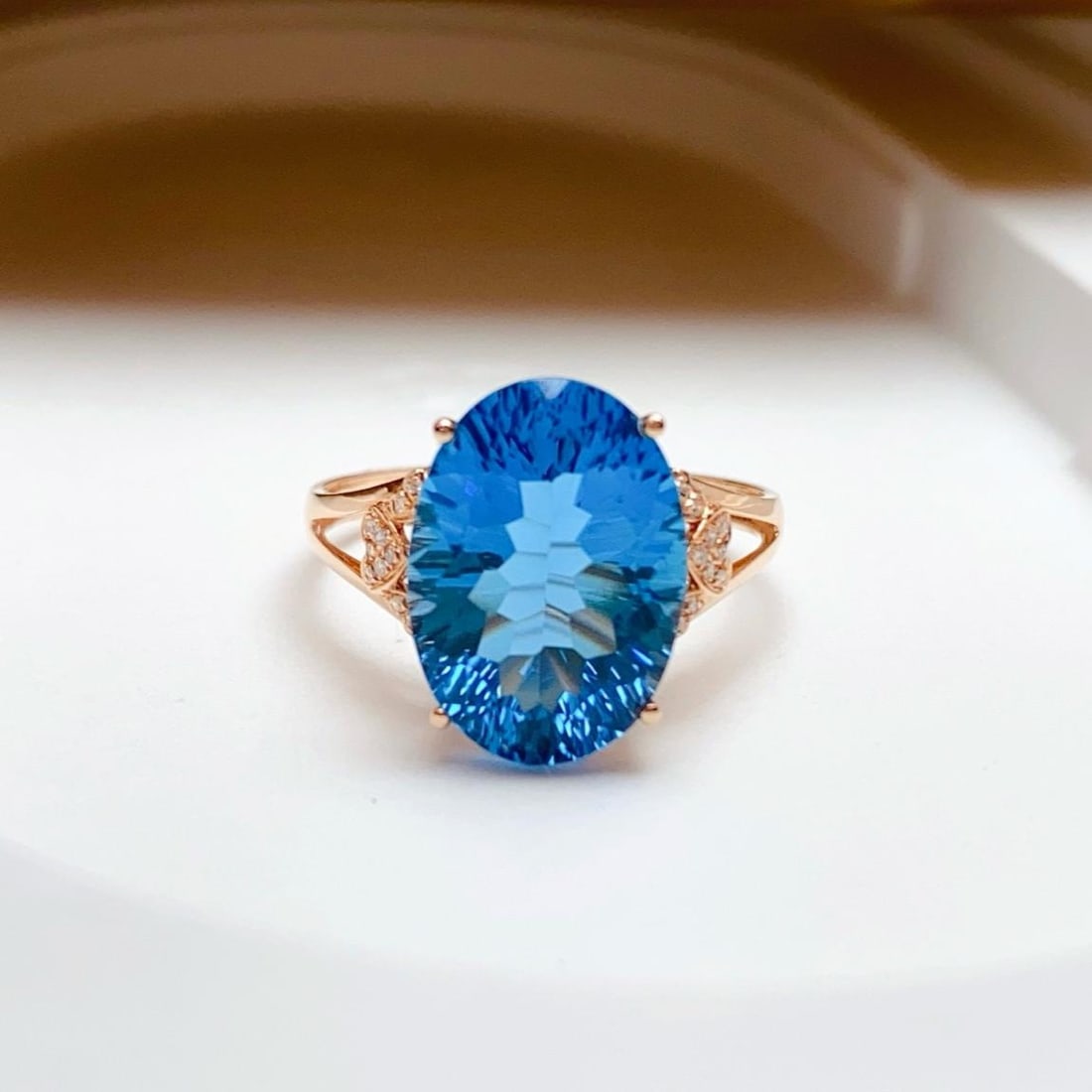 14k Gold 6.80 Ct Natural Topaz & Diamond Ring: Ref:231188280 // gold content:14k gold // ring size:7. 25us // // main gemstone:topaz // shape:oval // carat weight:6. 80ct // color:blue // treatment:natural // // adjacent gemstone 2 : diamond // sh