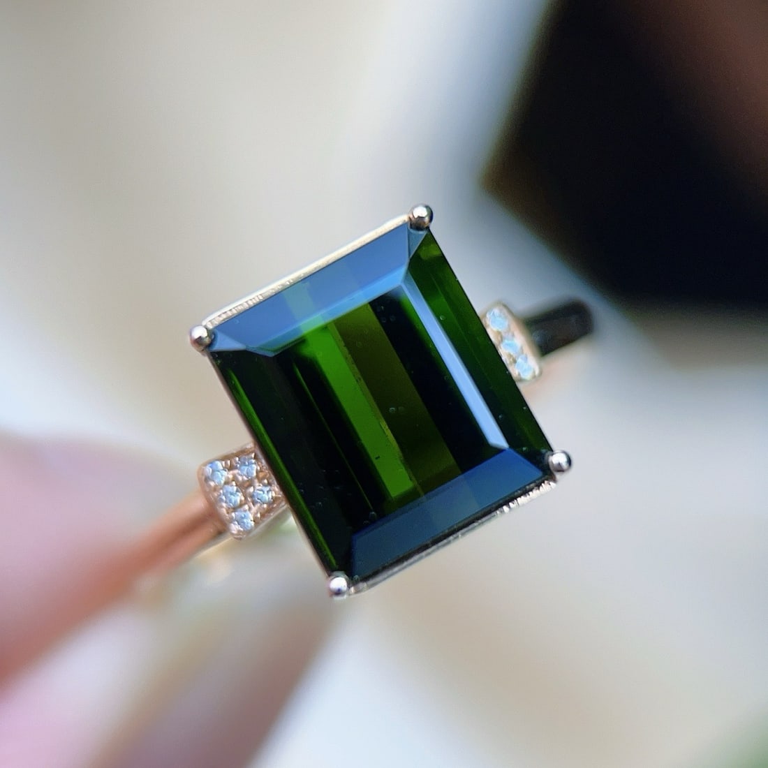 14k Gold 4.53 Ctw Natural Tourmaline & Diamond Ring: Ref:231188282 // gold content:14k gold // ring size:7. 25us // // main gemstone:tourmaline // shape:octagonal // carat weight:4. 5ct // color:green // treatment:natural // // adjacent gemstone 2 :