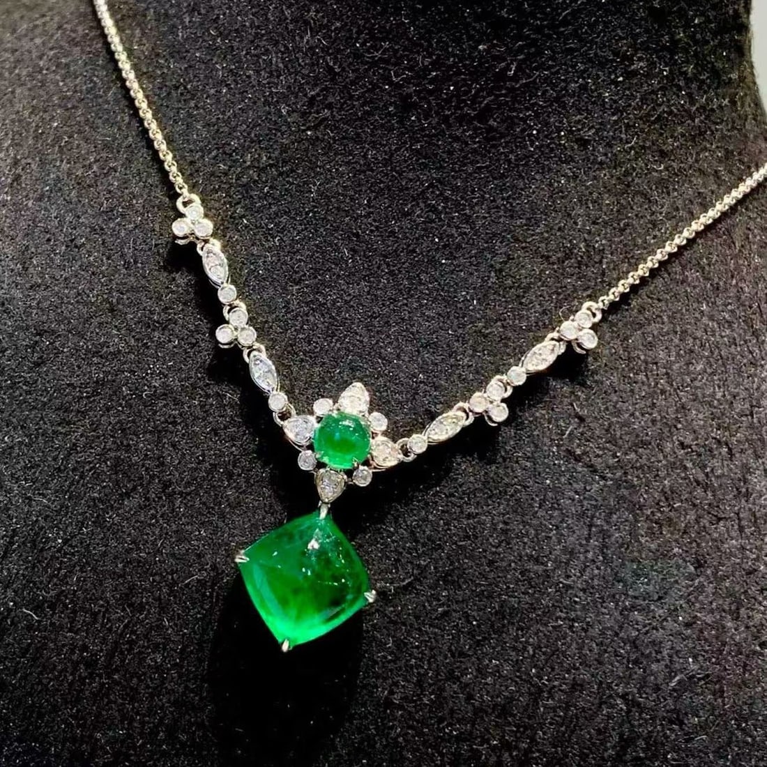 14k Gold 3.8 Ct Natural Emerald & Diamond Necklace - 2